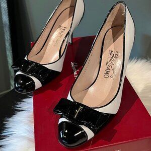 Ferragamo Black and White patent pumps / Size 7